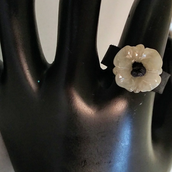 Leather Band Jade flower Ring - Picture 3 of 8